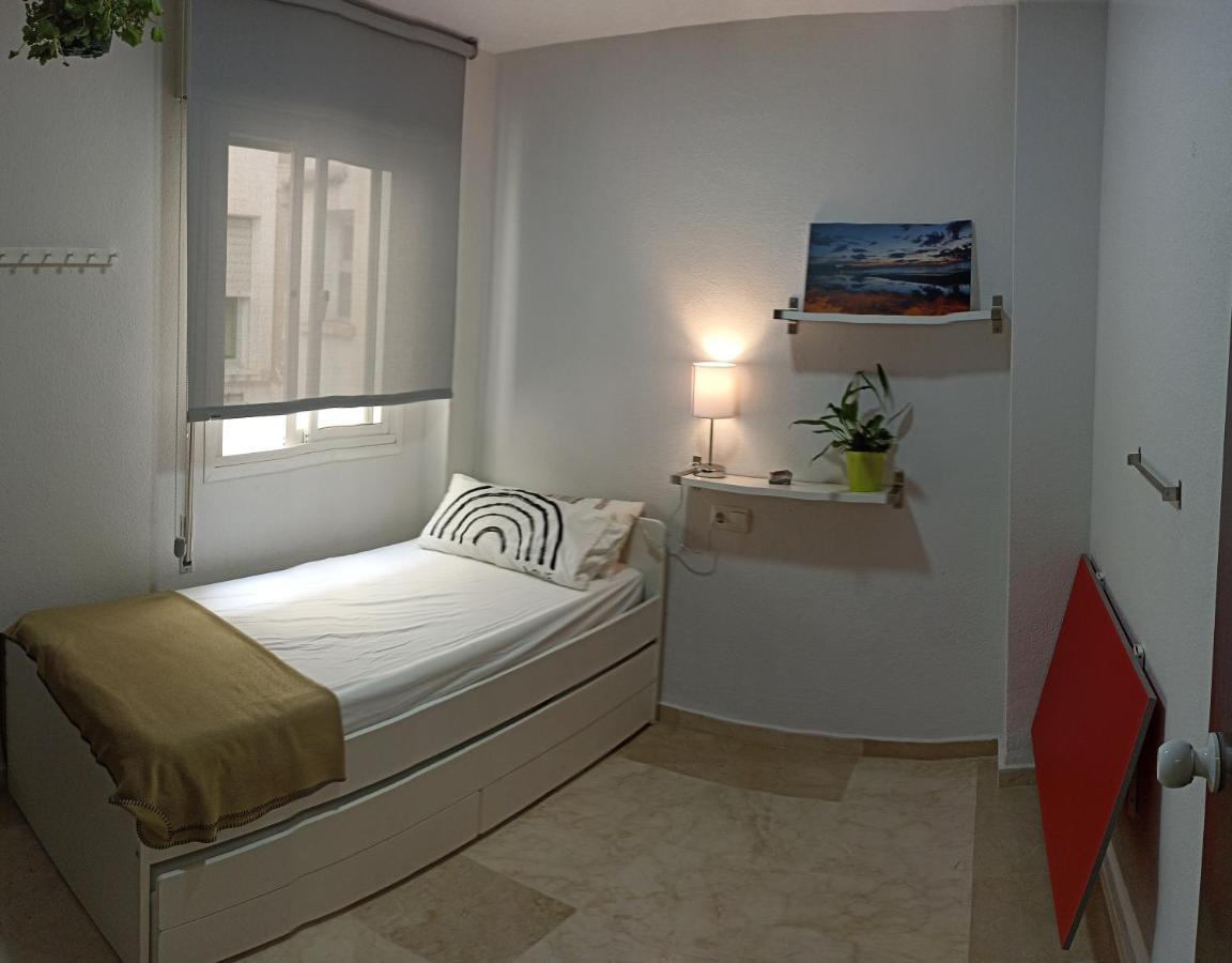 شقة Confortable Habitacion Centrica En Piso Privado مالقة المظهر الخارجي الصورة
